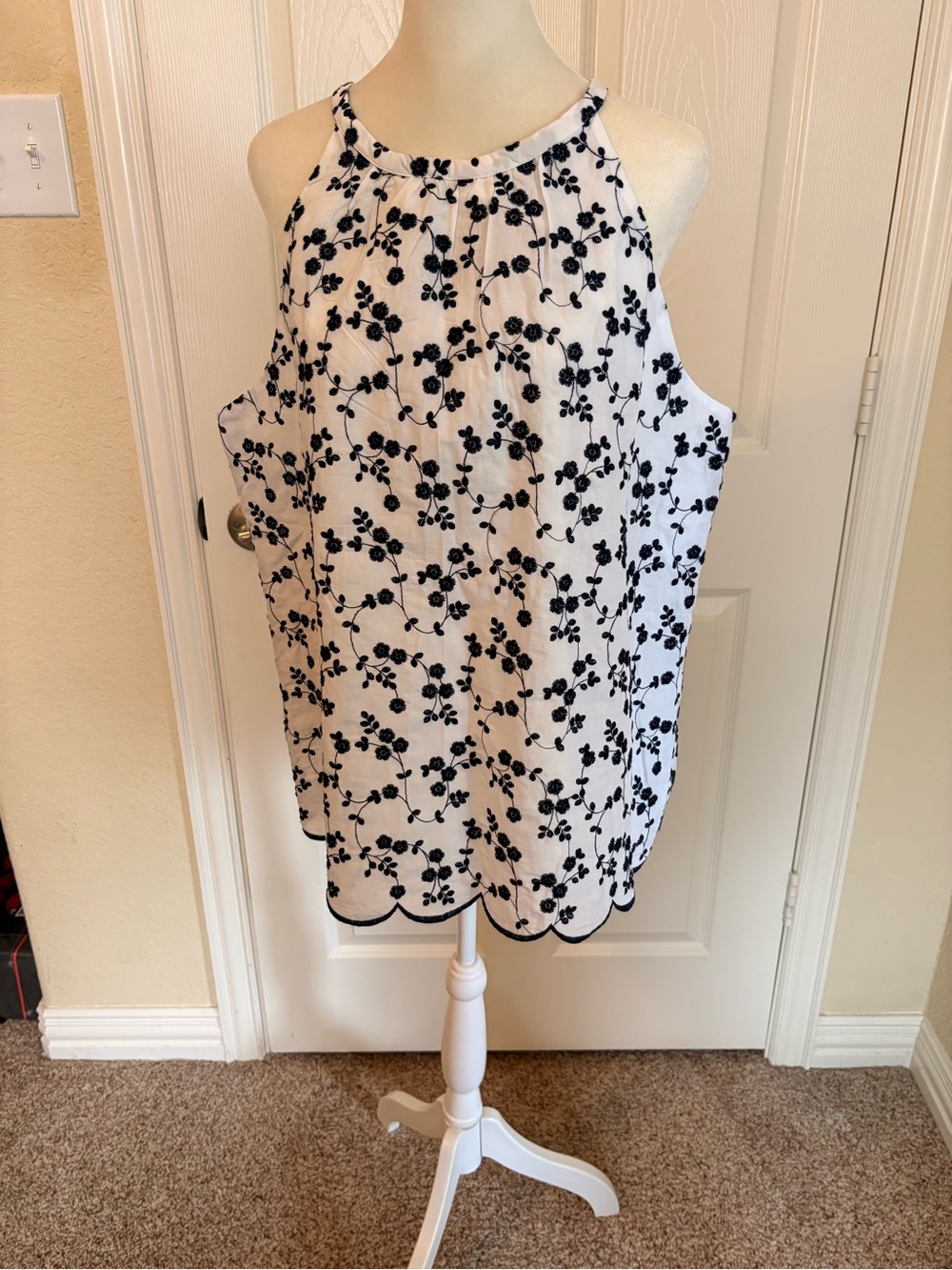 NEW! Ann Taylor White & Navy Floral Embroidered Top
